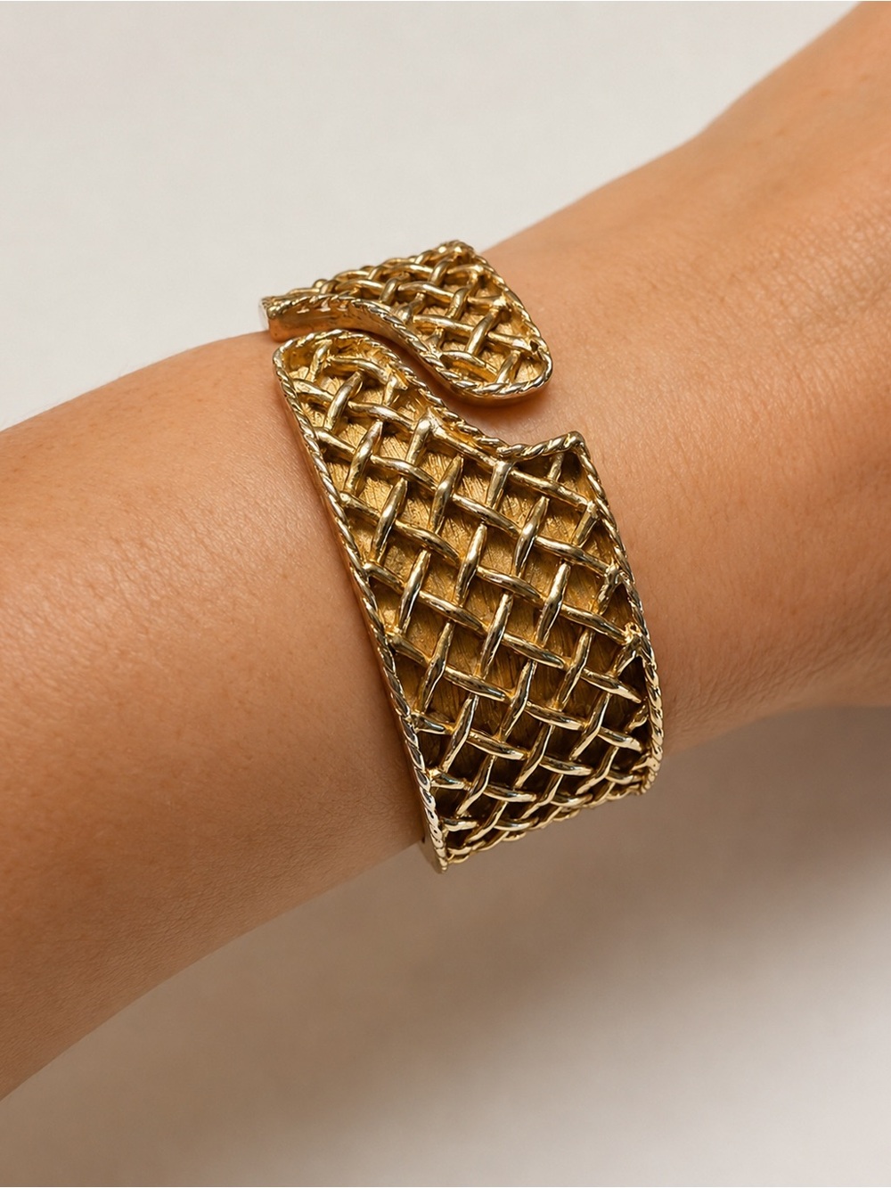 Vintage Heavy Basket Weave Hinged Cuff Bracelet Gold Tone 75g